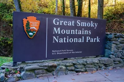 great smoky mountains national park sign