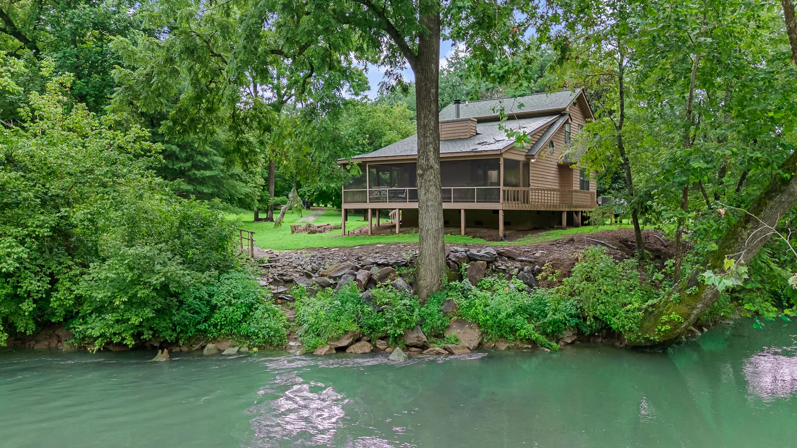 Almost Heaven-Riverfront Getaway