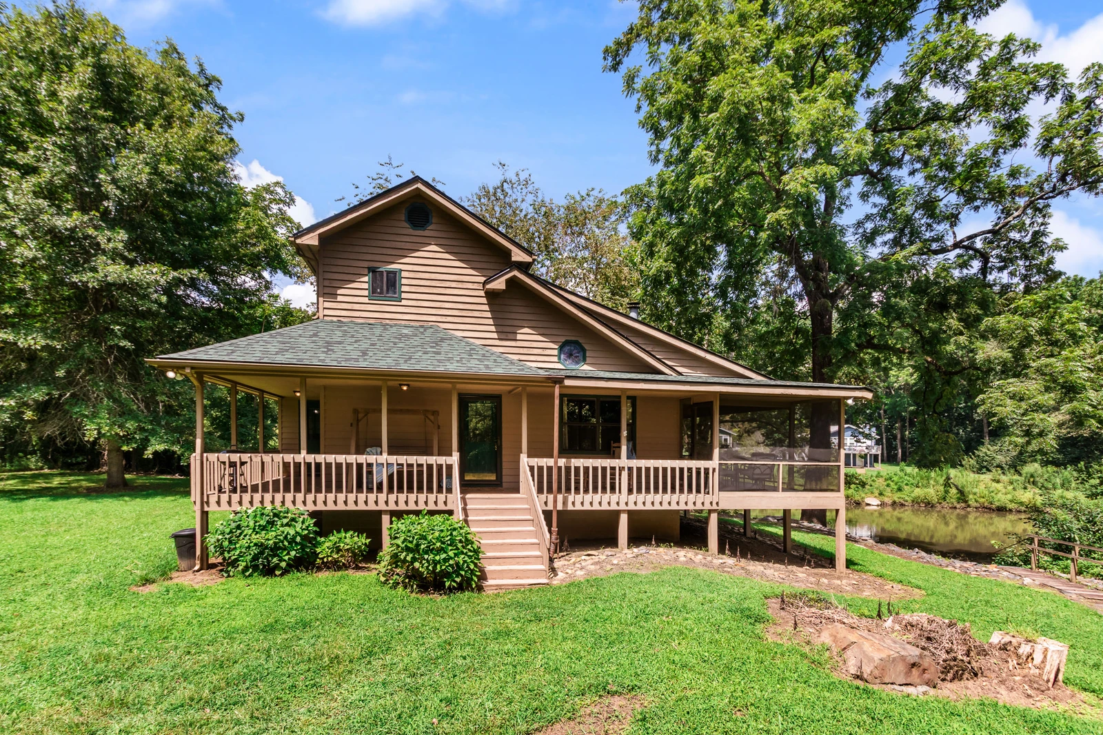 Almost Heaven-Riverfront Getaway