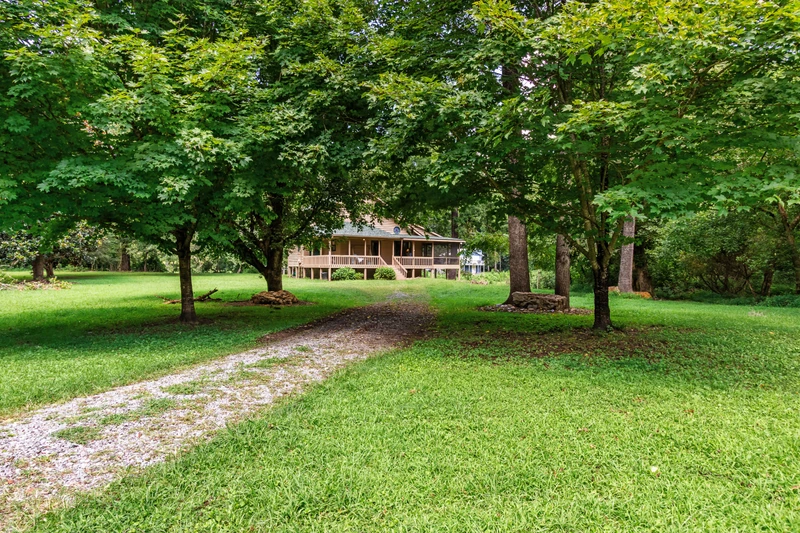 Almost Heaven-Riverfront Getaway