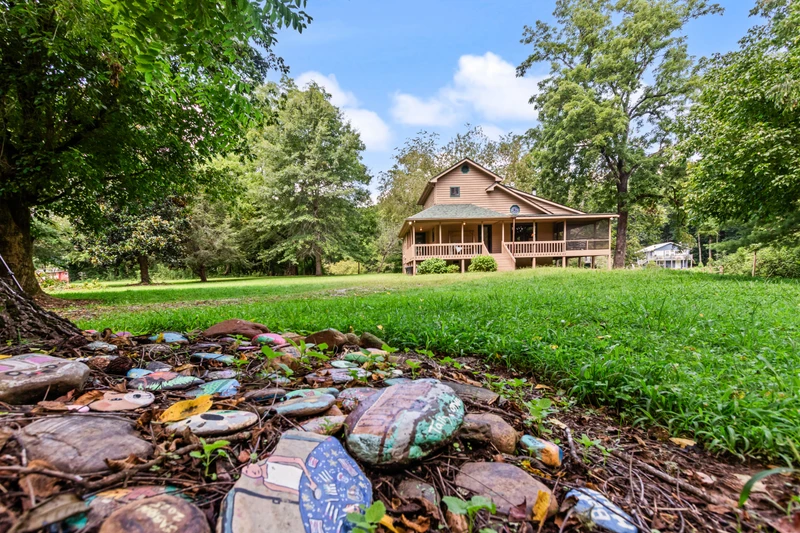 Almost Heaven-Riverfront Getaway