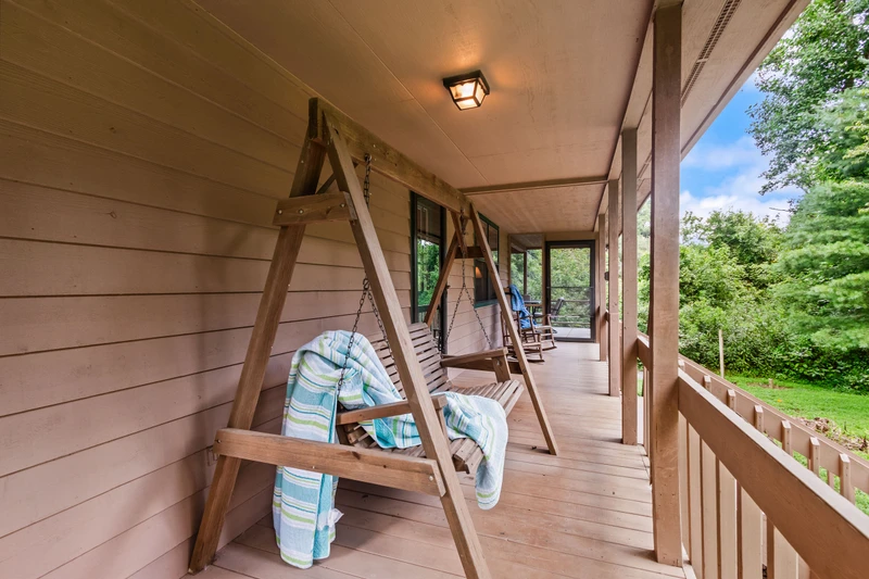 Almost Heaven-Riverfront Getaway