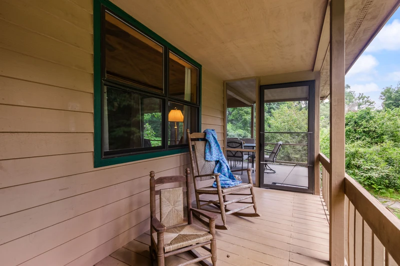 Almost Heaven-Riverfront Getaway