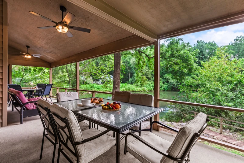 Almost Heaven-Riverfront Getaway