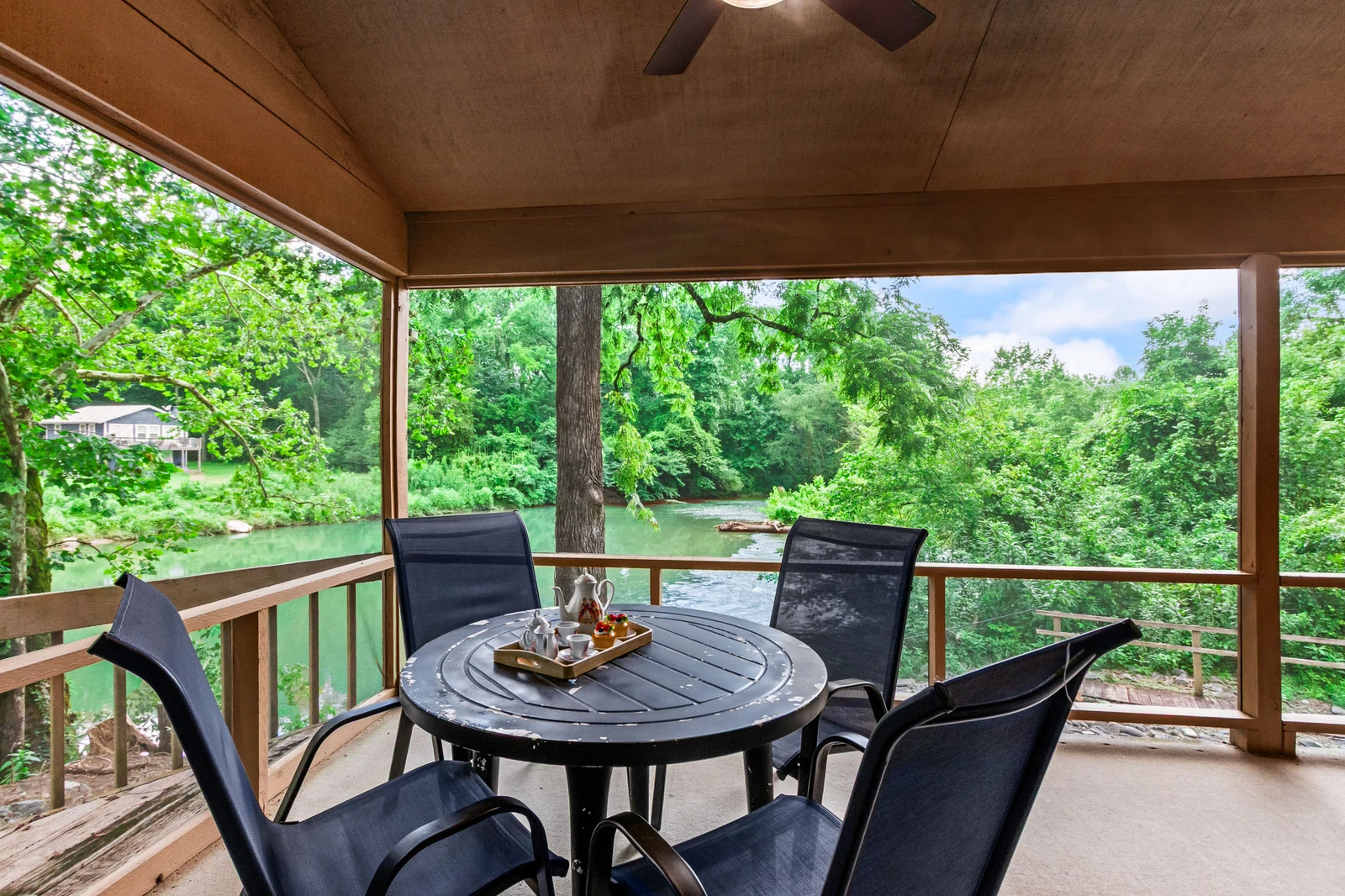 Almost Heaven-Riverfront Getaway
