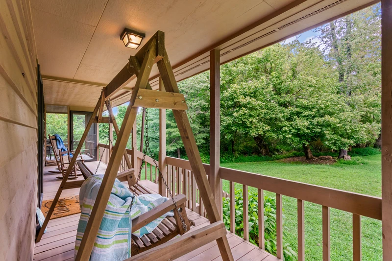 Almost Heaven-Riverfront Getaway