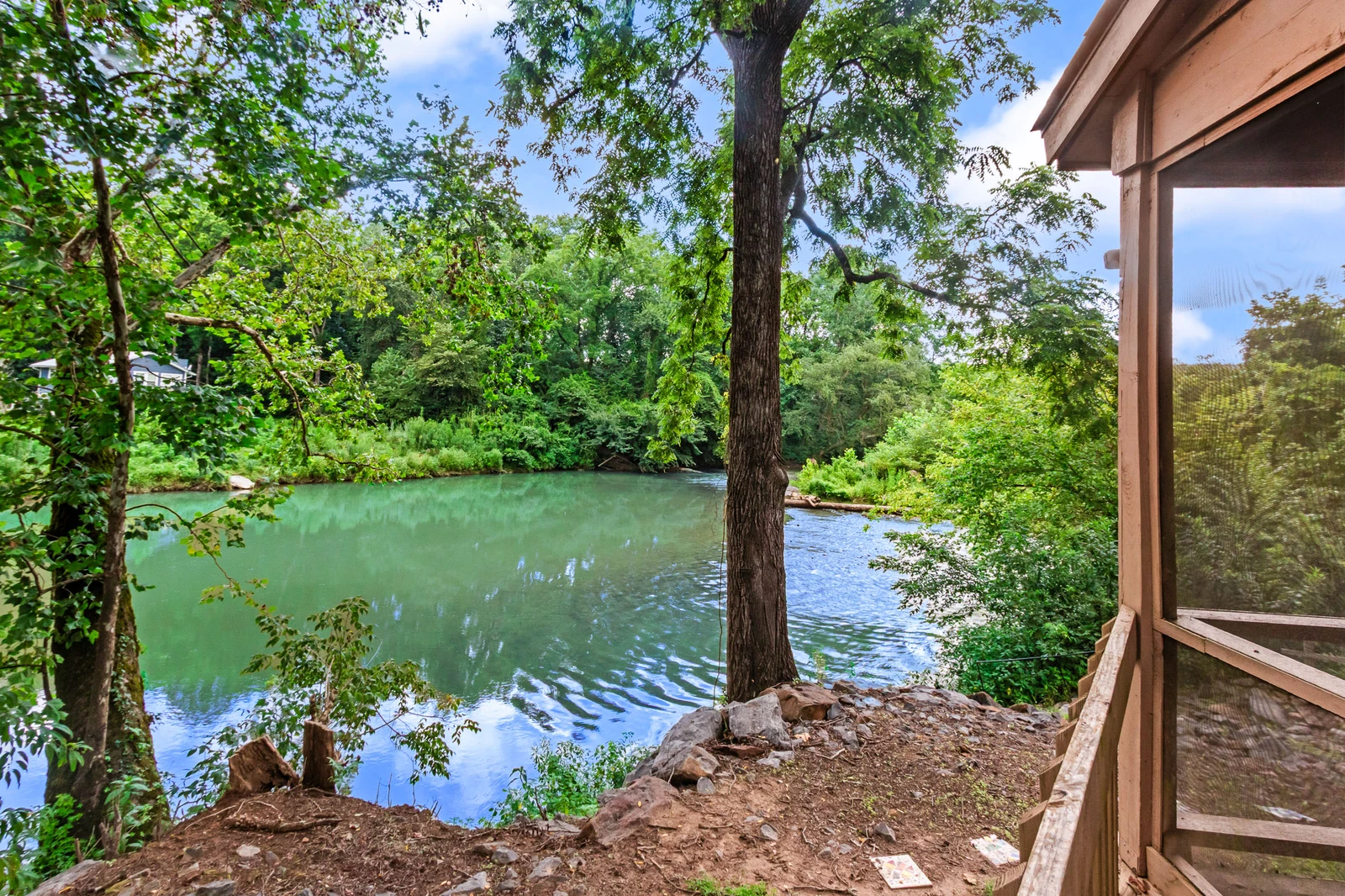 Almost Heaven-Riverfront Getaway