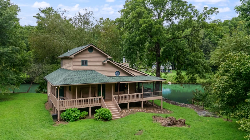Almost Heaven-Riverfront Getaway