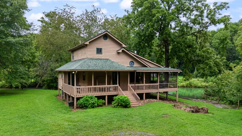 Almost Heaven-Riverfront Getaway