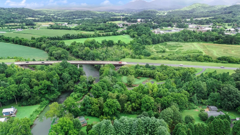 Almost Heaven-Riverfront Getaway