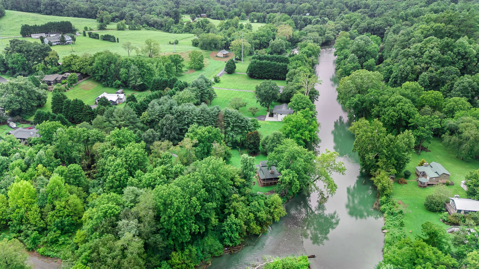 Almost Heaven-Riverfront Getaway