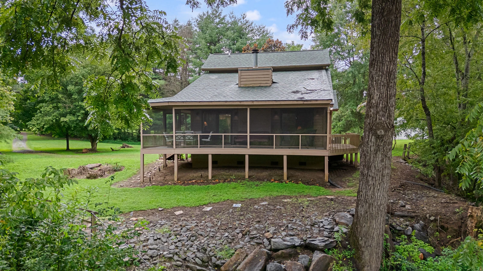 Almost Heaven-Riverfront Getaway