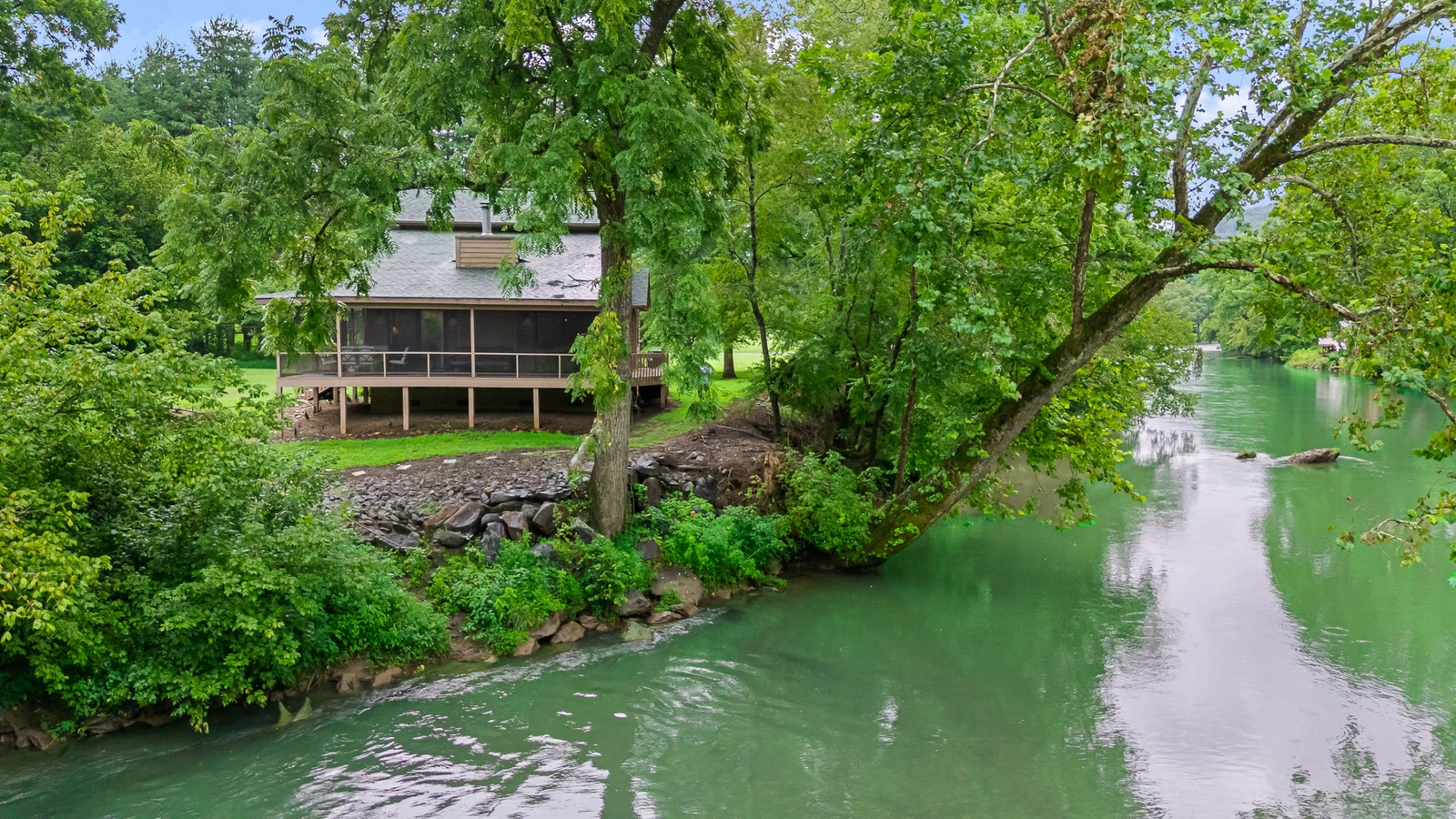 Almost Heaven-Riverfront Getaway