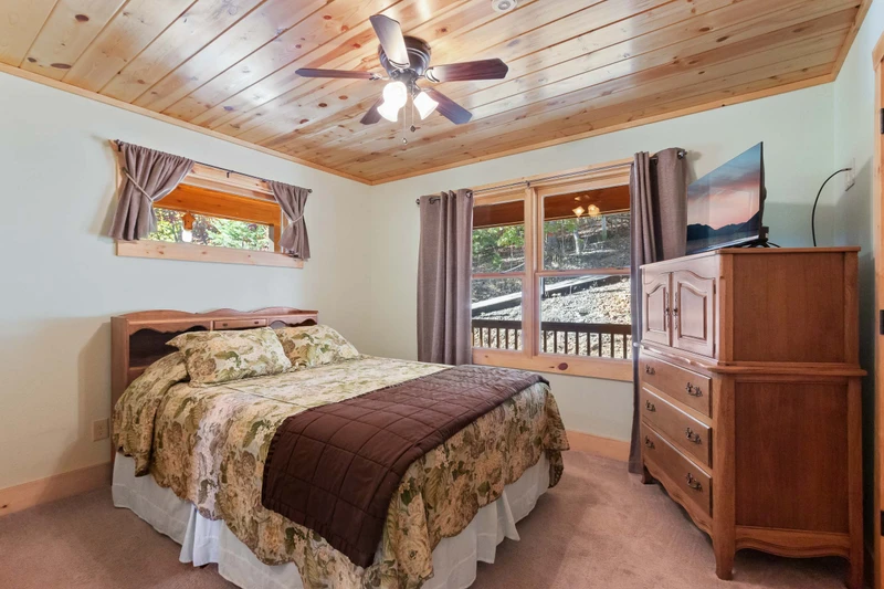 One Away Cabin-Wrap-around Porch