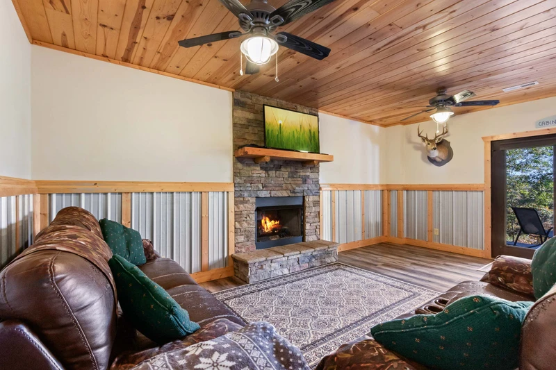 One Away Cabin-Wrap-around Porch