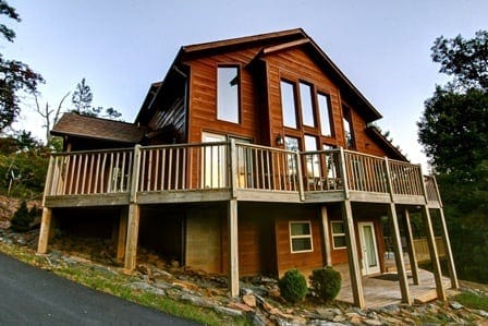 Aweseom two bedroom cabin in Murphy NC with a great deck