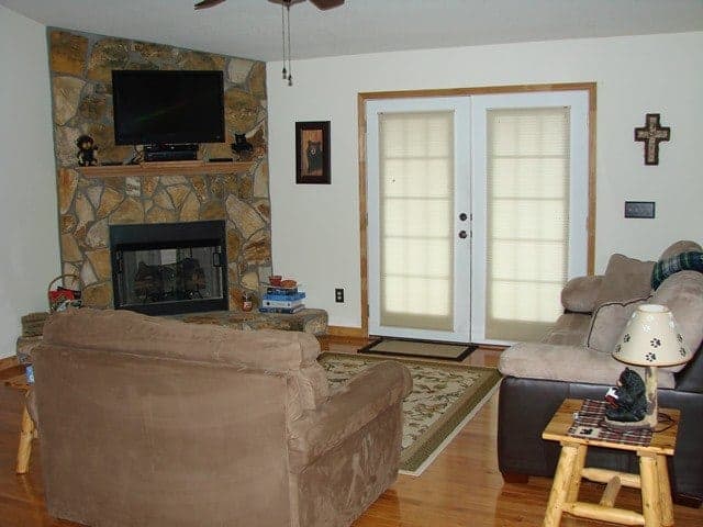The cozy living room in a vacation cabin in Murphy NC.