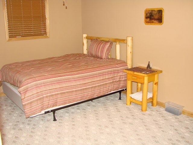 A cozy bedroom in a Murphy North Carolina cabin.