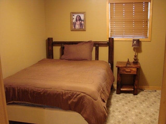 A tastefully decorated bedroom in a cabin in Murphy NC.