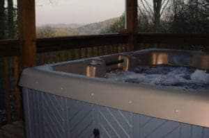 hot tub on deck of Golden Ridge cabin
