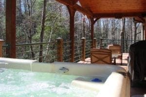 hot tub at serenity creek cabin in north carolina
