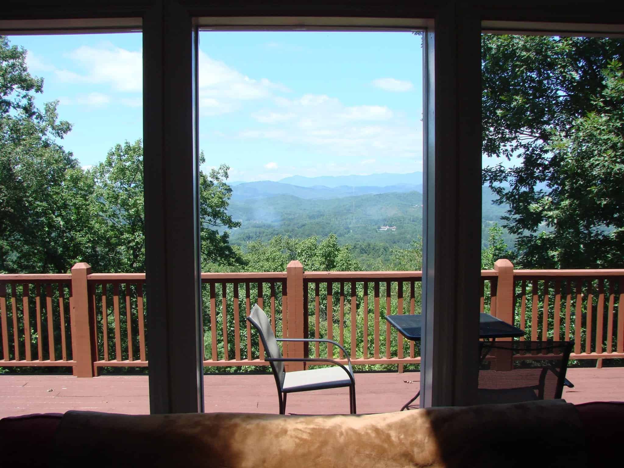 Breathtaking mountain views from a Murphy North Carolina cabin.