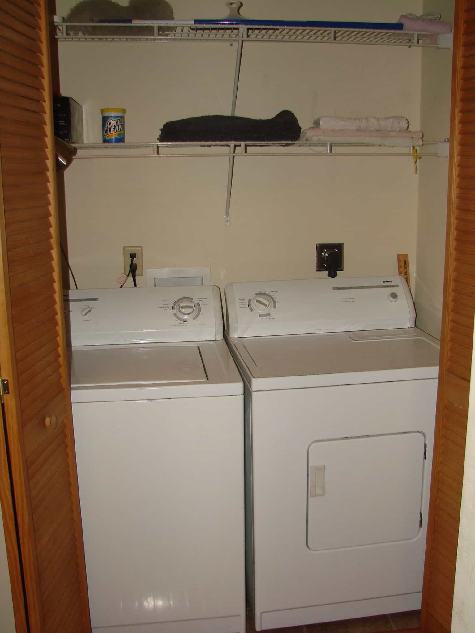 Washer and dryer in a Murphy North Carolina cabin rental.