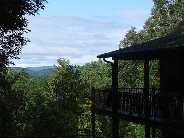 A cabin rental in Murphy NC with great mountain views.