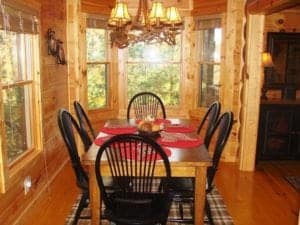 The dining area in the Rustic Retreat cabin in Murphy NC.