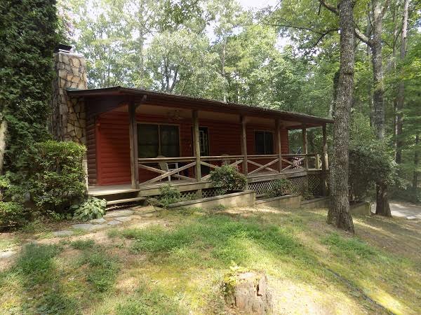 A cabin rental with a stone chimney in Murphy NC.
