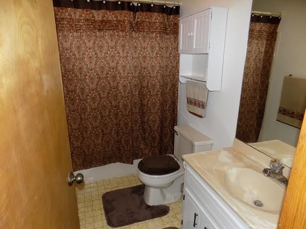 A lovely bathroom in a Murphy NC cabin for rent.