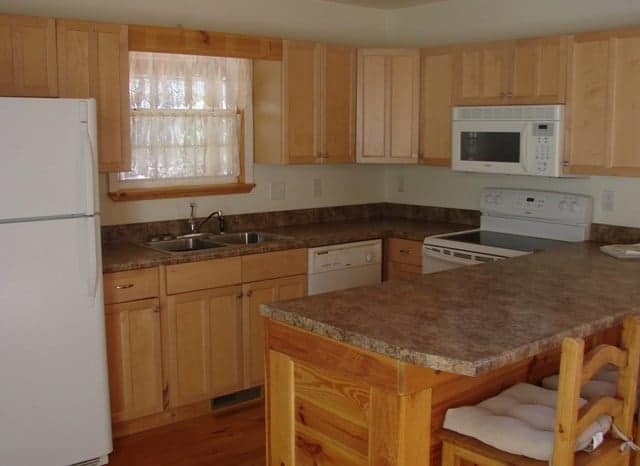 A kitchen with granite counter tops at a Murphy North Carolina cabin rental.