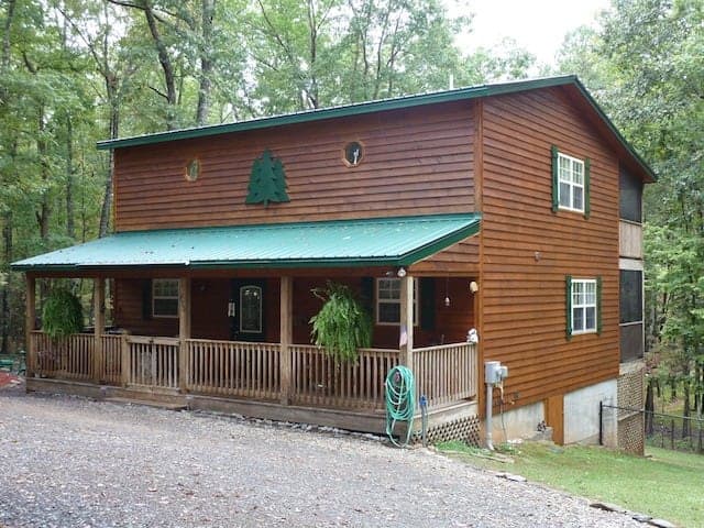 A Murphy NC cabin rental with decorative pine trees.