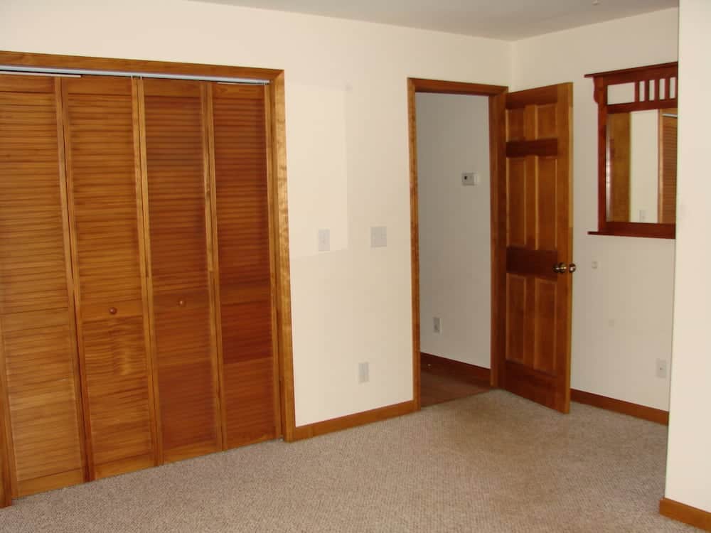 empty room with a closet